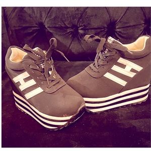Super cute black and white platform sneakers